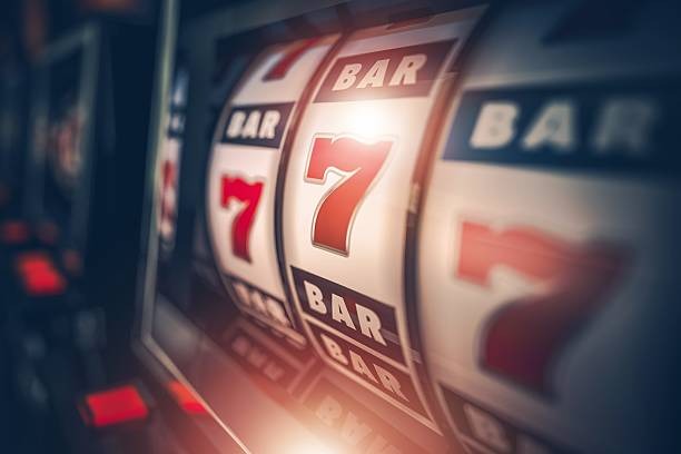 Phoenix Rises bet controls showing stake adjustment and spin button on hw gacor platform